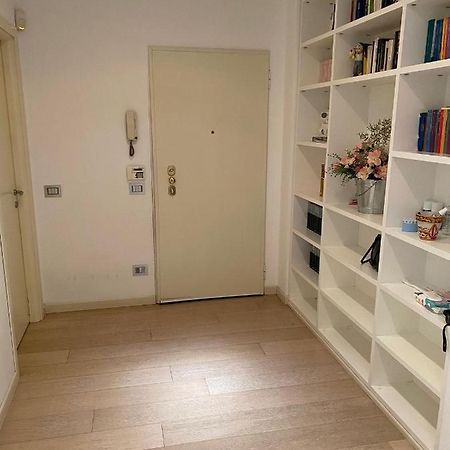 Lovely Apartment In The New Porta Nuova Area Milan Luaran gambar