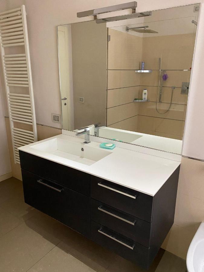 Lovely Apartment In The New Porta Nuova Area Milan Luaran gambar