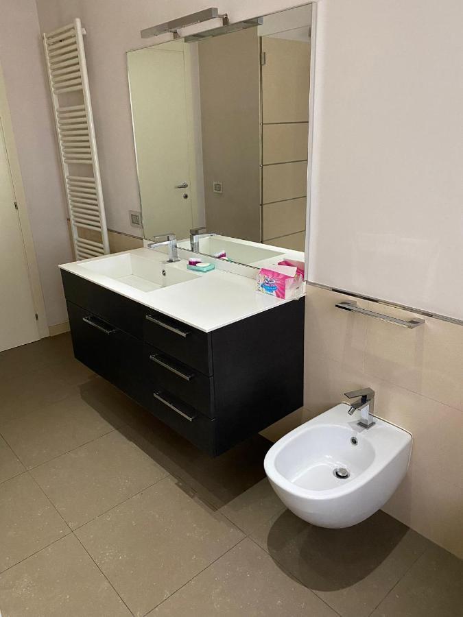 Lovely Apartment In The New Porta Nuova Area Milan Luaran gambar
